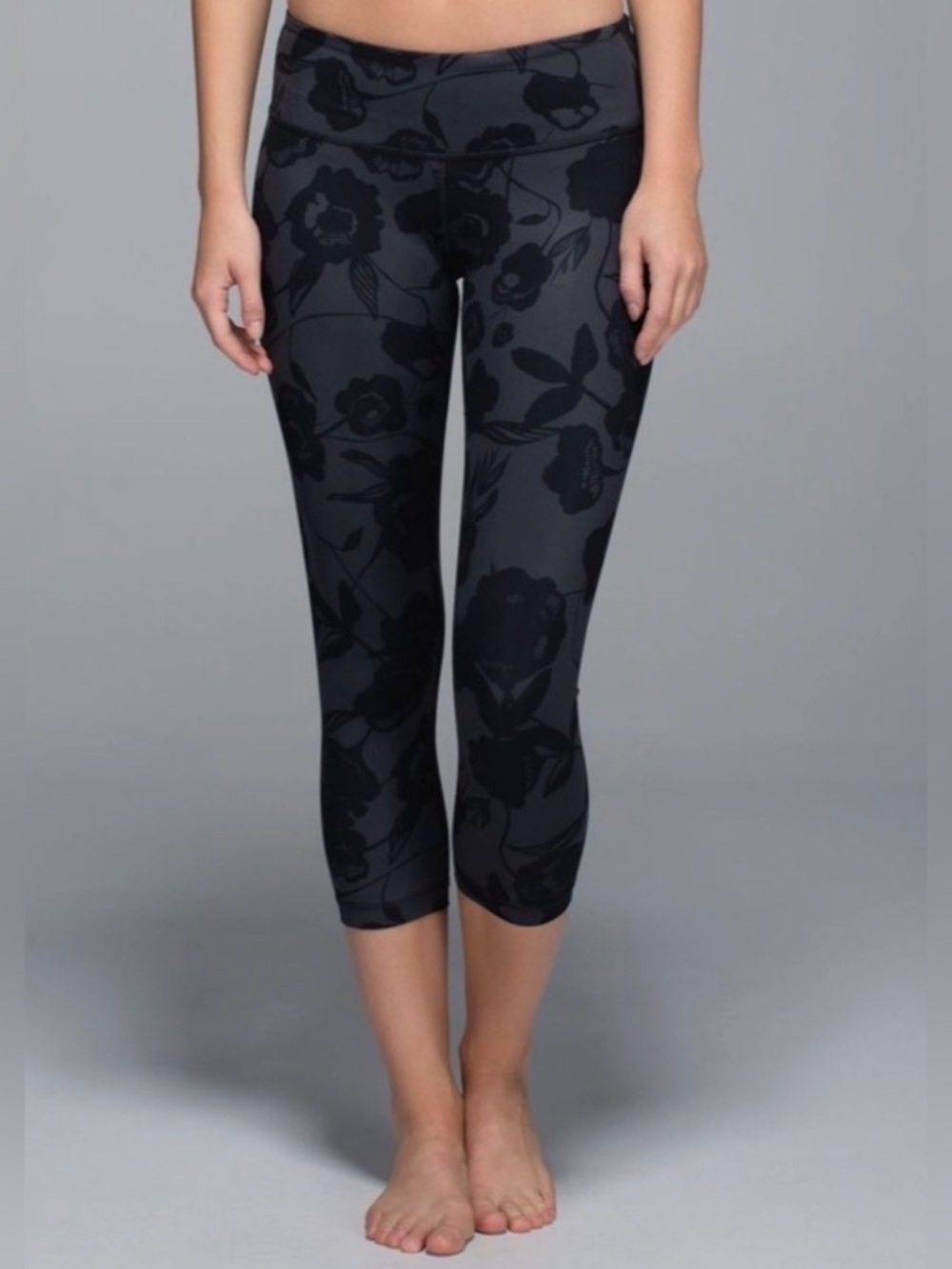 Lululemon Athletica Wunder Under Inky Floral Capri Leggings Size 10